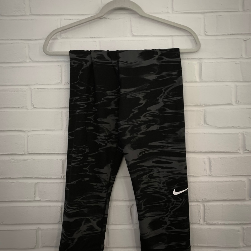 Nike pro camo leggings